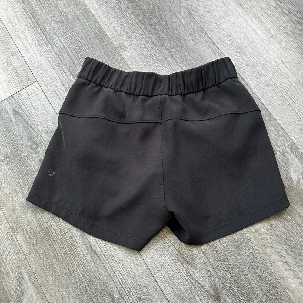 Lululemon Hotty Hot Shorts Size 4 Black Drawstring Side Pockets